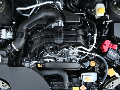 Used 2025 Subaru Outback Premium image 34