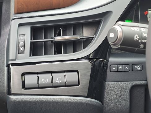 New 2025 Lexus ES 300h w/ Luxury Package image 26