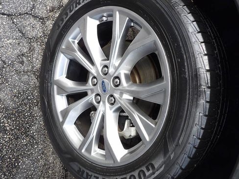 Used 2020 Ford Explorer XLT w/ Equipment Group 202A image 5