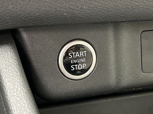 Used 2023 Nissan Rogue SV AWD/4WD image 19
