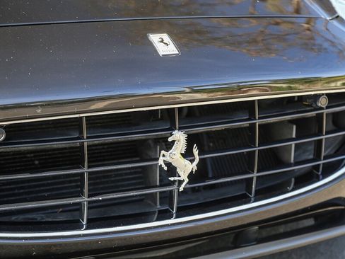 Used 2010 Ferrari California RWD image 12