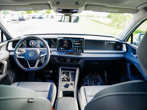 New 2025 Volkswagen Tiguan SE image 24