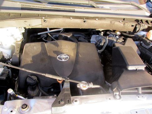 Used 2018 Toyota Highlander SE image 21