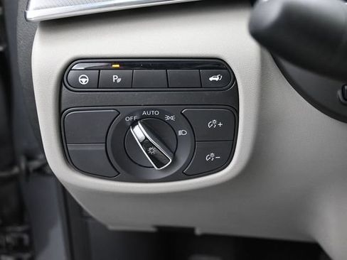 Used 2023 INFINITI QX50 Luxe w/ Accent Package FWD image 17