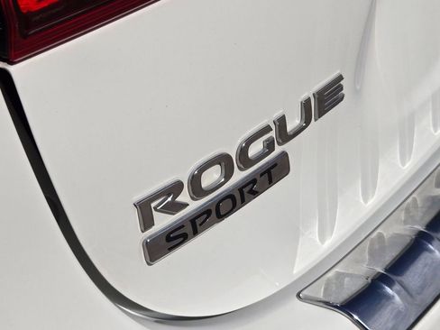 Used 2020 Nissan Rogue Sport S image 28