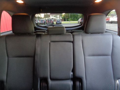 Used 2019 Toyota Highlander LE FWD image 8