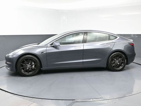 Used 2020 Tesla Model 3 Standard Range Plus image 5