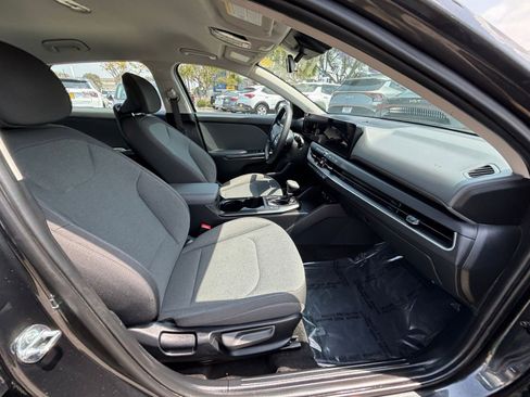 Used 2025 Kia K4 FWD image 41