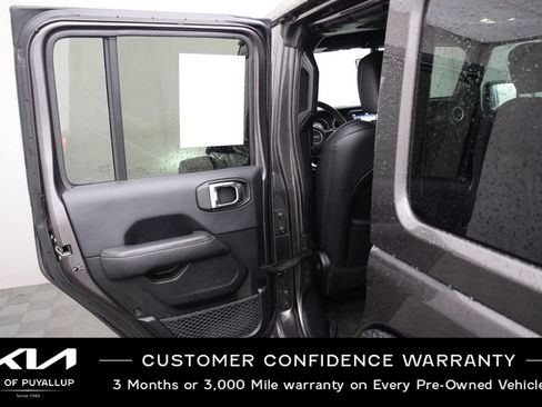 Used 2018 Jeep Wrangler Unlimited Sahara AWD/4WD image 11