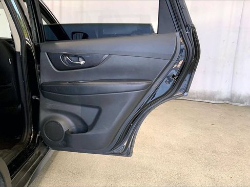 Used 2017 Nissan Rogue SV FWD image 23