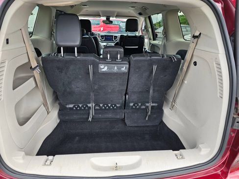 Used 2017 Chrysler Pacifica Touring-L Plus FWD image 10