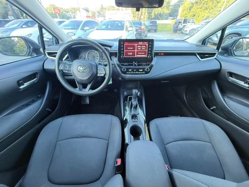 Used 2020 Toyota Corolla LE FWD image 2