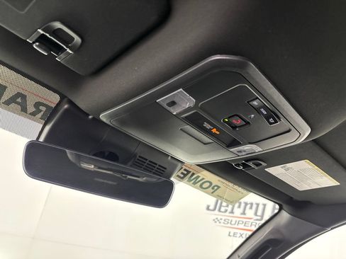 Used 2025 Toyota Tacoma SR5 AWD/4WD image 20