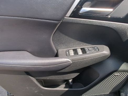 Used 2025 Mitsubishi Outlander SE AWD/4WD image 12