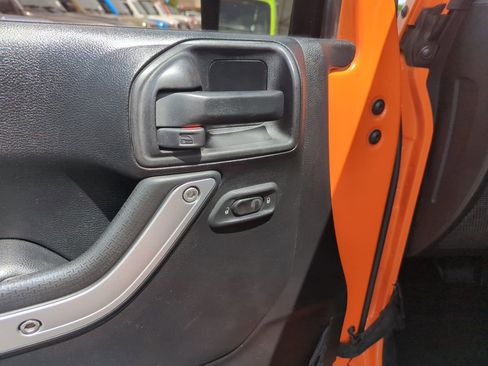 Used 2013 Jeep Wrangler Unlimited Sahara w/ Dual Top Group image 19