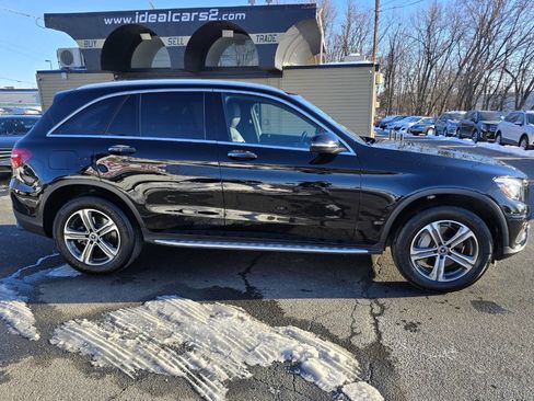 Used 2018 Mercedes-Benz GLC 300 GLC 300 4MATIC AWD 4dr SUV image 2