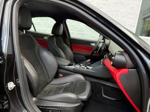 Used 2021 Alfa Romeo Giulia Quadrifoglio image 43