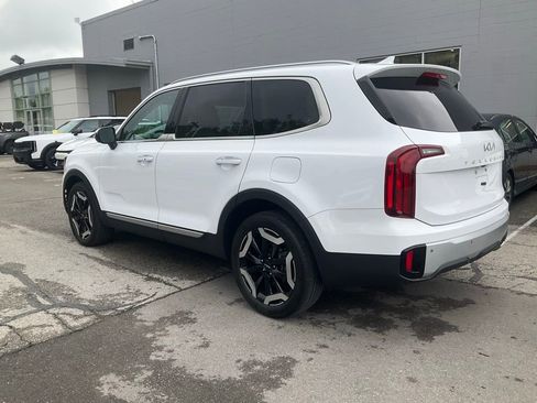 Used 2024 Kia Telluride S w/ S Sunroof Package FWD image 5