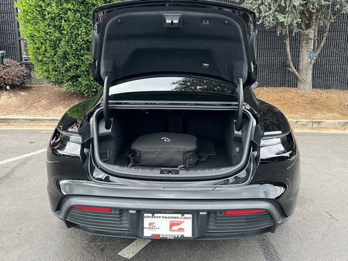 Used 2021 Porsche Taycan image 16