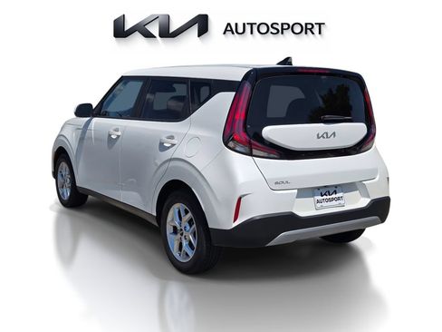 Certified 2025 Kia Soul LX w/ LX Technology Package FWD image 10