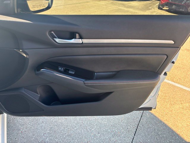 Used 2024 Nissan Altima 2.5 SR w/ SR Premium Package FWD image 13