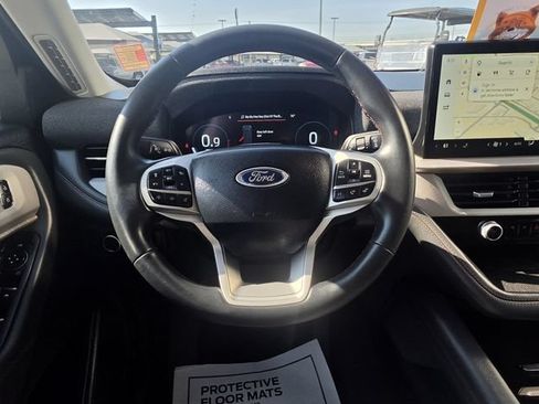 Used 2025 Ford Explorer Active AWD/4WD image 16