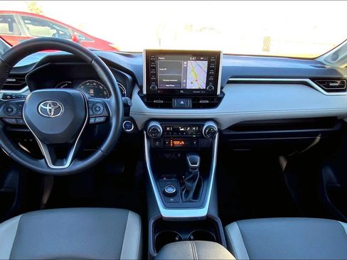 Used 2021 Toyota RAV4 Limited image 12