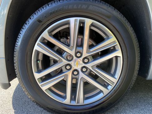 Used 2023 Chevrolet Traverse High Country FWD image 44