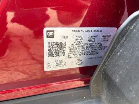 Used 2025 Chevrolet Trax LT FWD image 28