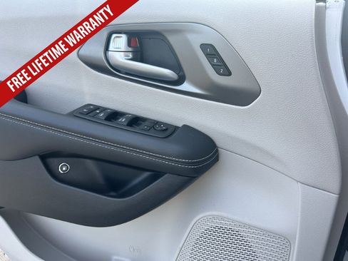 Used 2024 Chrysler Pacifica Limited FWD image 21