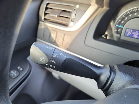 Used 2013 Toyota Camry LE image 28