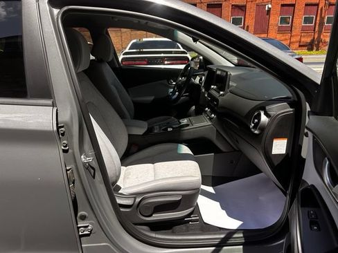 Used 2023 Hyundai Kona SE FWD image 14