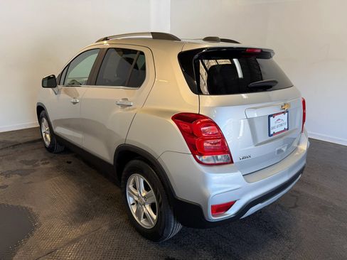 Used 2019 Chevrolet Trax LT w/ LT Convenience Package FWD image 5