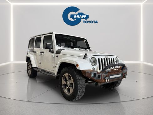 Used 2017 Jeep Wrangler Unlimited Sahara w/ Connectivity Group AWD/4WD image 11