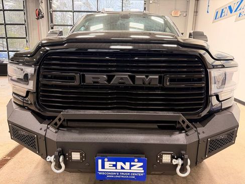 Used 2019 RAM 2500 Laramie w/ Black Appearance Package AWD/4WD image 3