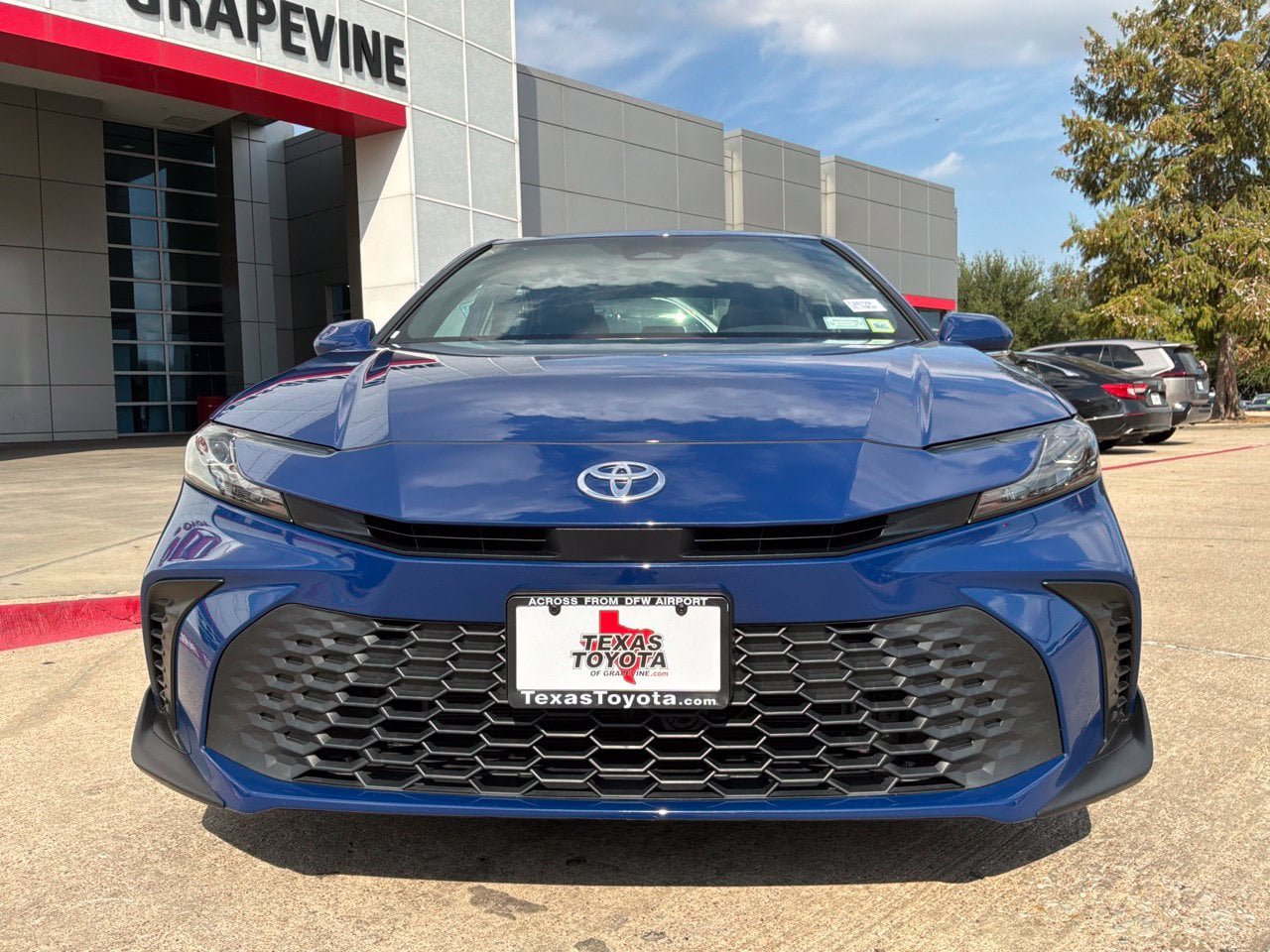Used 2026 Toyota Camry SE FWD image 3