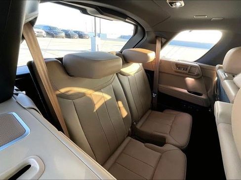 Used 2025 Land Rover Range Rover Long Wheelbase Autobiography image 33