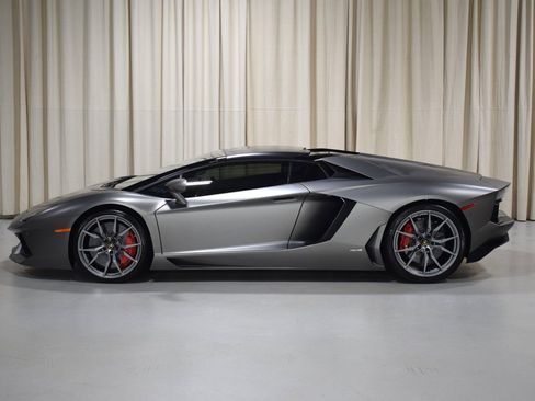 Used 2016 Lamborghini Aventador LP 700-4 AWD/4WD image 5