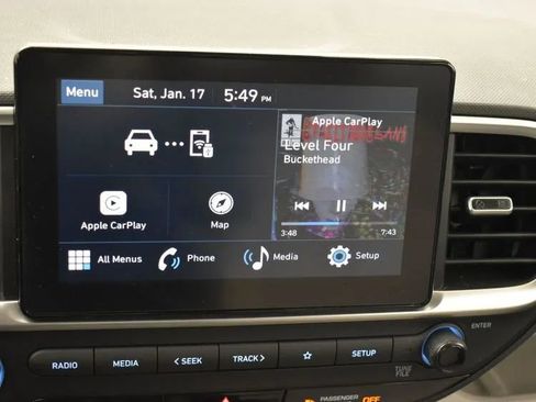 Used 2025 Hyundai Venue SEL image 35