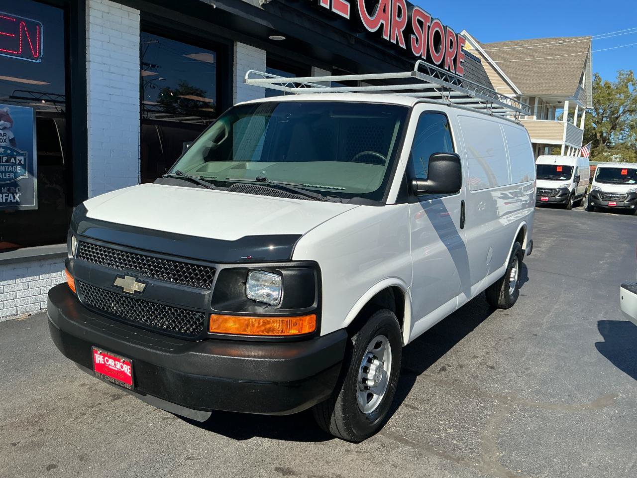 Used 2016 Chevrolet Express 2500 RWD image 2