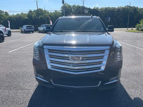Used 2019 Cadillac Escalade ESV Platinum AWD/4WD image 2
