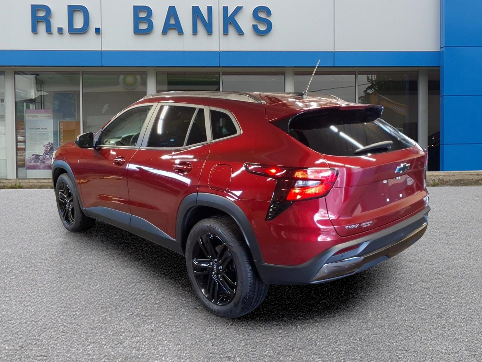 Used 2024 Chevrolet Trax ACTIV w/ Sunroof Package FWD image 3