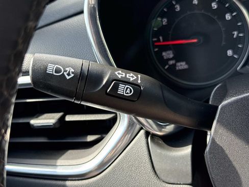 Used 2023 Chevrolet Equinox LT FWD image 11