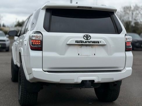 Used 2016 Toyota 4Runner SR5 Premium image 3