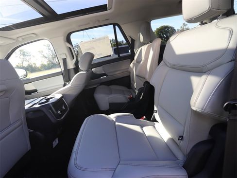 New 2025 Ford Expedition Active image 12