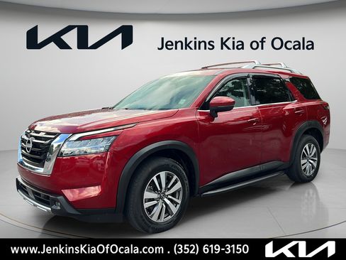 Used 2023 Nissan Pathfinder SL AWD/4WD image 7
