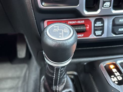 Used 2025 Jeep Wrangler Unlimited Rubicon AWD/4WD image 24