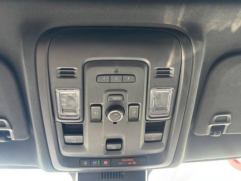 Used 2023 Chevrolet Tahoe Z71 w/ Luxury Package AWD/4WD image 17