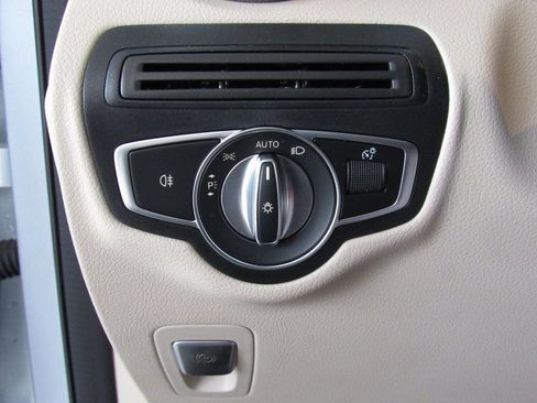 Certified 2022 Mercedes-Benz GLC 300 GLC 300 w/ Premium Package Lite image 34