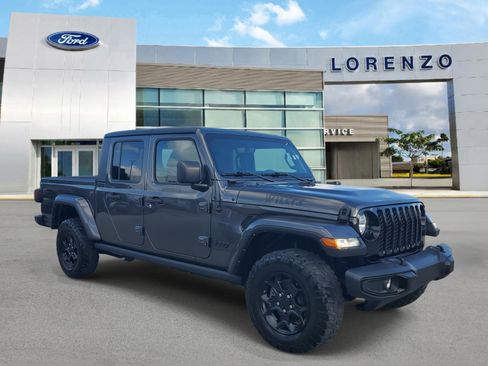 Used 2023 Jeep Gladiator Sport image 3